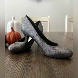 Comfort Plus by Predictions Textured Black Heels
